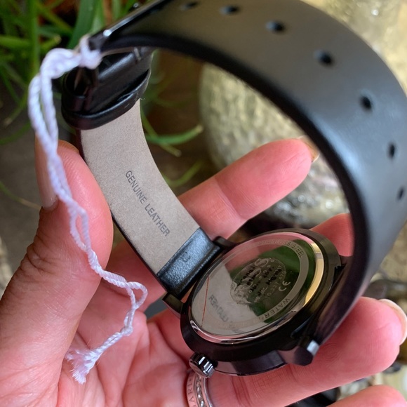 SOLD⛔️Authentic BOSS 42 Ionic plated steel leather watch - Picture 7 of 13